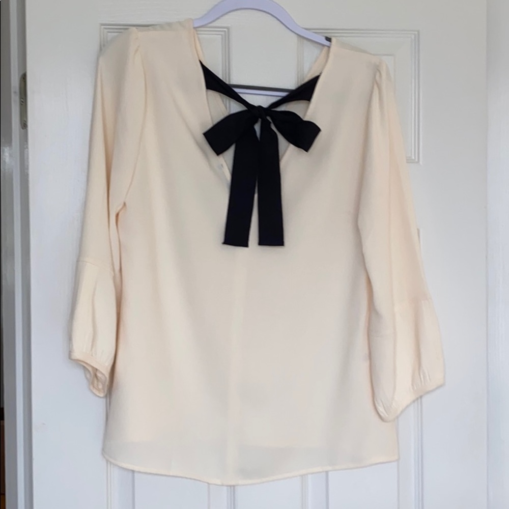 Bow back blouse - Picture 2 of 3